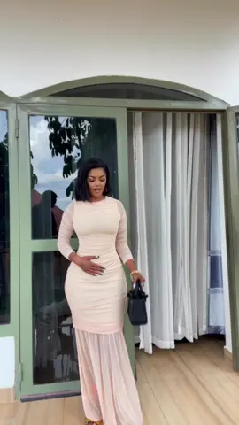 Lookin’ fr perfect pose but ze music is sooo gud 💋