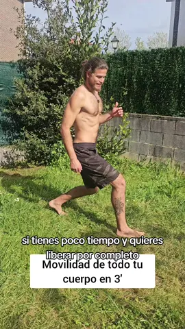 Cuerpo libre Para tener un cuerpo libre es muy importante hacer durante el día movimientos como éste en el que se moviliza absolutamente todo tu cuerpo por hacer participar a todas tus cadenas musculares. pasar de una movilidad de la parte anterior a otra posterior combinadas con movilidad lateral de va a ser tener un cuerpo más elástico con más facilidad para pasar de una posición a otra. Incorpóraloo en tu día a día y cuéntame cómo te sientes Te quiero mucho. #movimiento #natural #humano #calidaddevida #movilidad #elasticidad #flexibilidad #cuerpo #conexion 