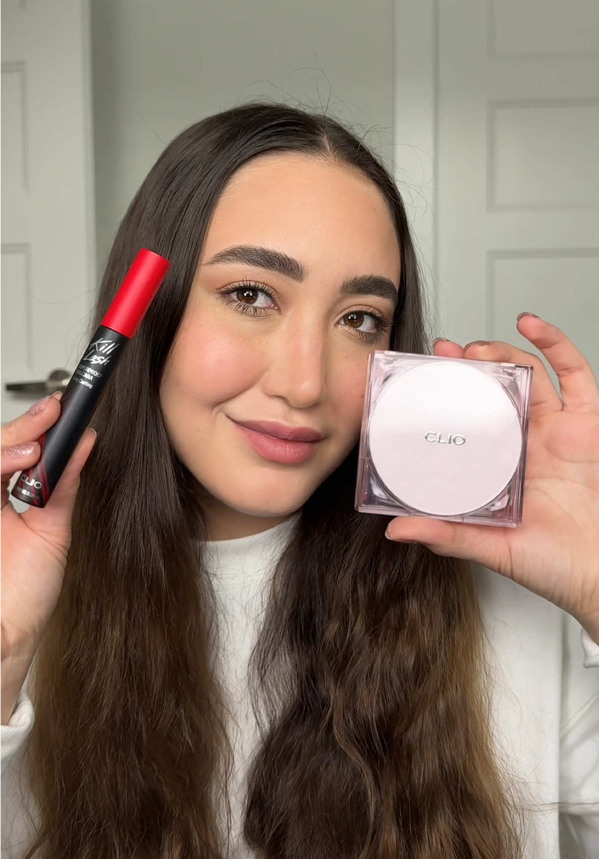 Let’s try the Kill Lash and Pink Cushion! ✨ The perfect combo for flawless makeup all day long. 💖 The Kill Cover Mesh Glow Cushion💗 has a lightweight, luminous texture with perfect coverage. It lasts up to 54 hours without losing its glow effect!🌟 The Kill Lash Superproof Mascara👁️ curls and lengthens lashes without clumping or smudging. Its waterproof formula stays intact for hours, perfect for any occasion.🤩 I’m using the shade 23N Ginger, and I was surprised by how it turned out! I loved it. I absolutely love all of Clio’s products!😍 @cliocosmetics_global  #pinkcushion #glowcushion #meshcushion #killlashmacara #volumizingmascara #amazonbeauty #amazonfinds #amazonbeautymusthaves #kbeauty #koreanmakeup #glow #lashes 