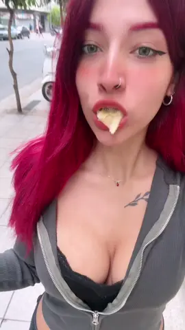 1 manzana al día para mantener al doctor en la lejanía❤️🍎