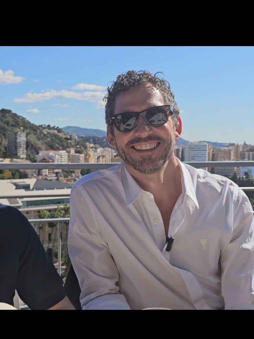 Paco León y Adam Jezierski nos recomiendan sus tres comedias españolas favoritas de todos los tiempos. #pacoleon #adamjerzierski #cineespañol #comediasespañolas #elblogdecineespañol 