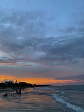 Mi refe - Beéle 🎵 🌊 #atardecer #playa #rolitas #amor #temitas #parati #music #fyp #mirefe #beéle 