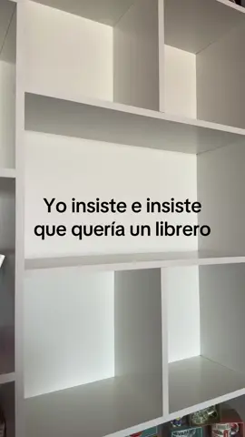 Parece chiste pero es anécdota. 😞💔 #books #libros #BookTok #fyp #paratii #leer #lectura #ilovebooks #shelf #bookshelf #estanteria 