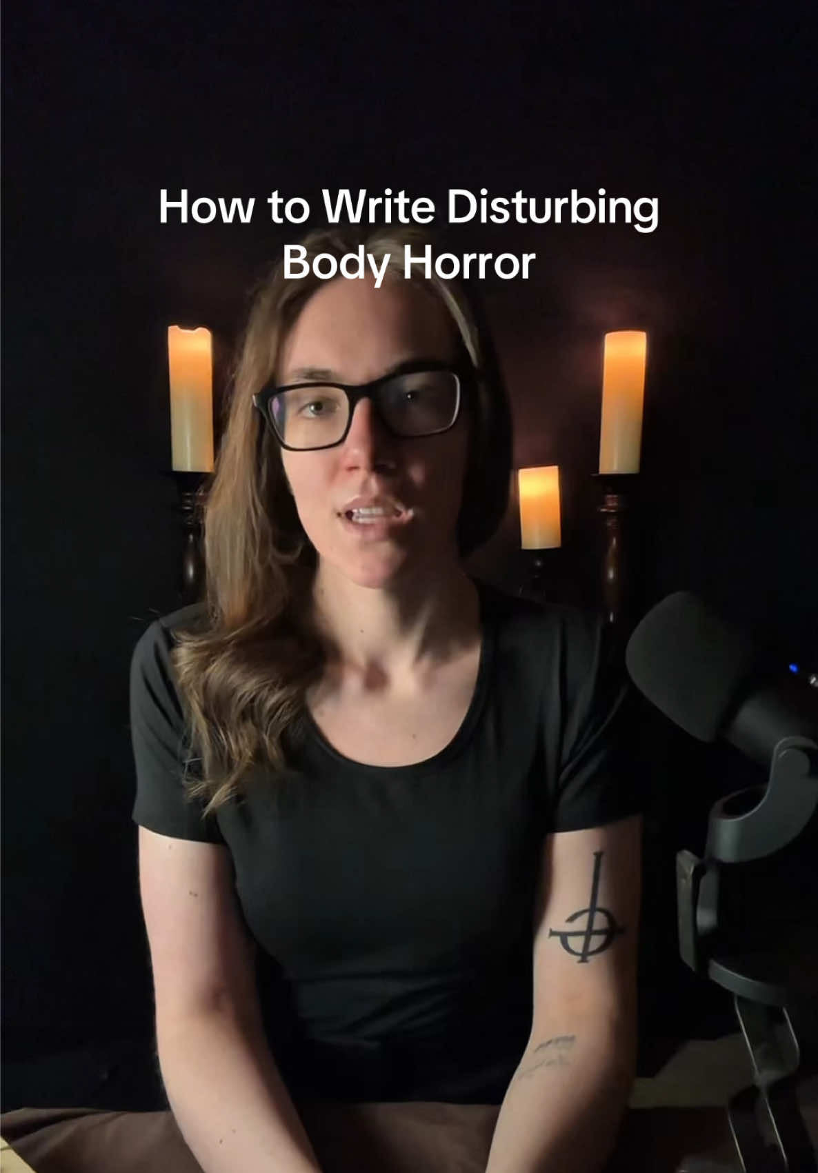 Here are some writing tips on how to write some truly disturbing body horror for your horror story 🖤 #writertok #writersoftiktok #horrorwriter #authortok #writingcommunity 