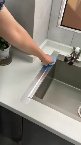 Cuộn băng keo nhôm bạc dán viền bếp chống thấm nước chống dầu tiện dụng #bangkeonhom #bangkeobac #bangkeodanvien #bangkeodanvienbep #giadungtienich #giadungthongminh 