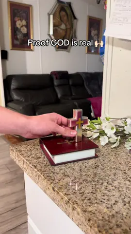 Levitating cross Bible 🙌🏻