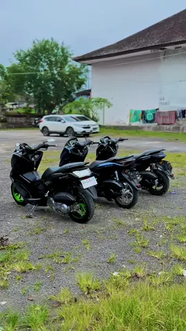 Gen 1 2 3 👋🏻😎  @wsmax_ @WII MAXX  #produkyamaha #nmaxmodifikasi #foryou #nmaxold #nmaxnew #nmaxneo 