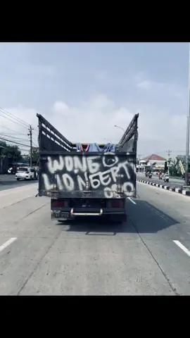 waktu indonesia bagian > other people know what #trend #4u #trukmaniaindonesia #katakata #baktruck #trukstory #fypage #masukberanda 