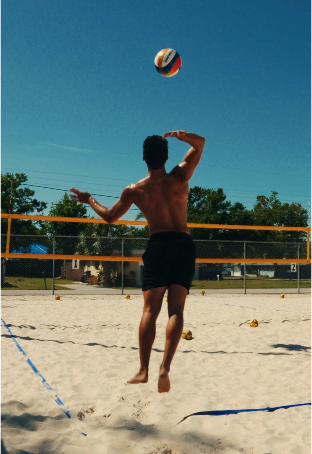 Working on the #floatserve !! #volleyball #beachvolleyball 