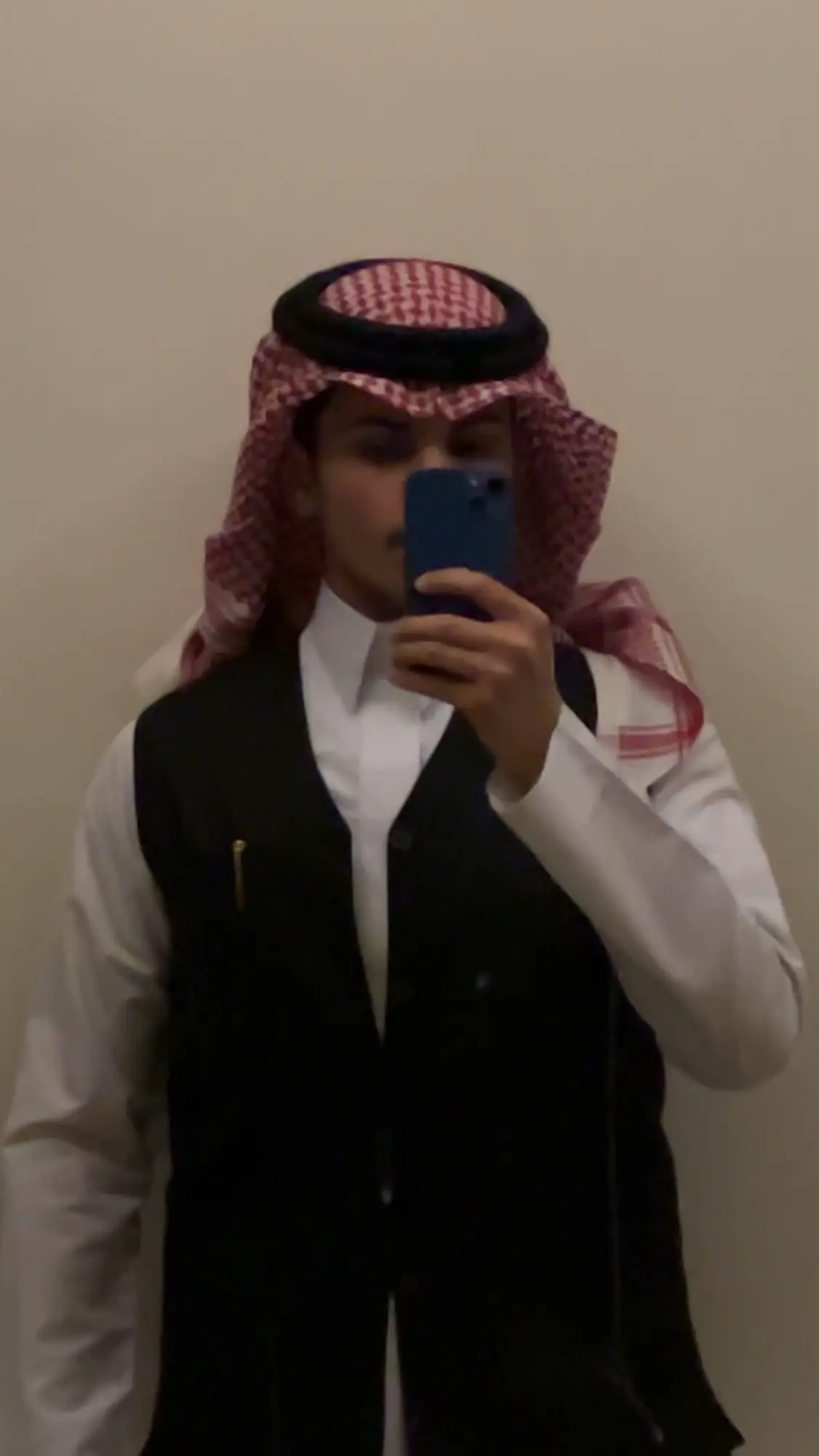 خبّرهم انه بان فيني عذاريب  ربيع قلبي غيّرته السوافي . 