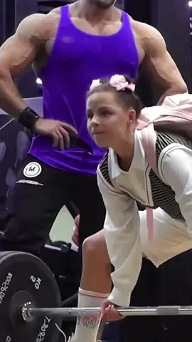 Everyone thought she was just a little schoolgirl… until she started lifting like a pro 😱🎒💪 Watch jaws drop as this tiny powerhouse shocks the entire gym! Strength has no age or size 😎 #prank #bodybuilding #gymprank #girlswholift #fitgirl #strongisbeautiful #gymhumor #beastmode #gymlife #fitnessfun #shockfactor #nattyornot