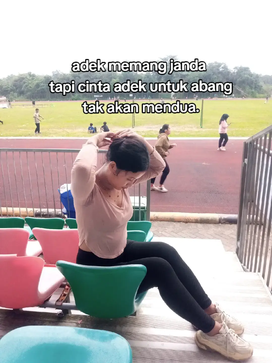 #fyp #fypツ #natural #outfitjogging #queen #pulen #jjtrend #trendingsong #djslow #jjminang #tiktok #katakata #gemoy #lewatberanda #trend #aduhdek #jandamuda #mamamuda 
