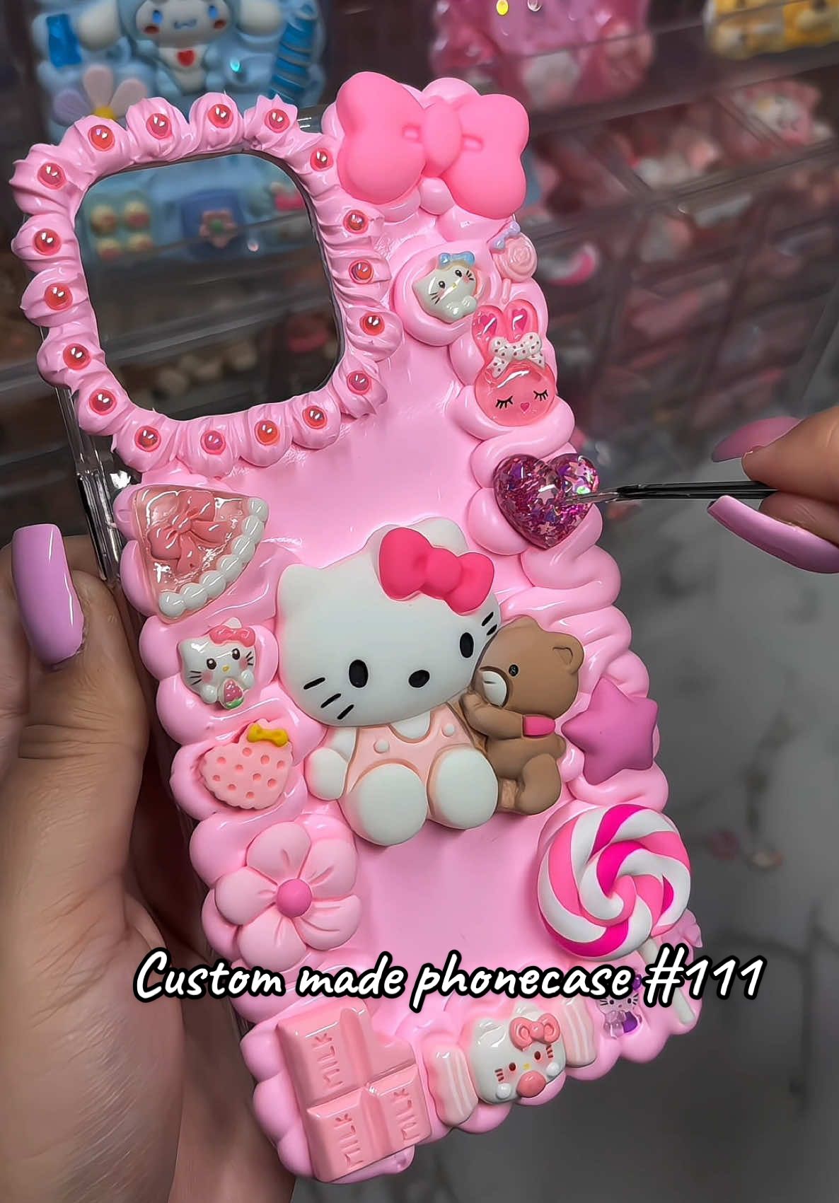Hello Kitty 2.0 on the webshop 😍 #fyp #viralvideo #satisfying #flowers #snowwhite #phonecasebusiness #usa_tiktok #hellokitty #decoden #pinkiimoons #bts #makingof 