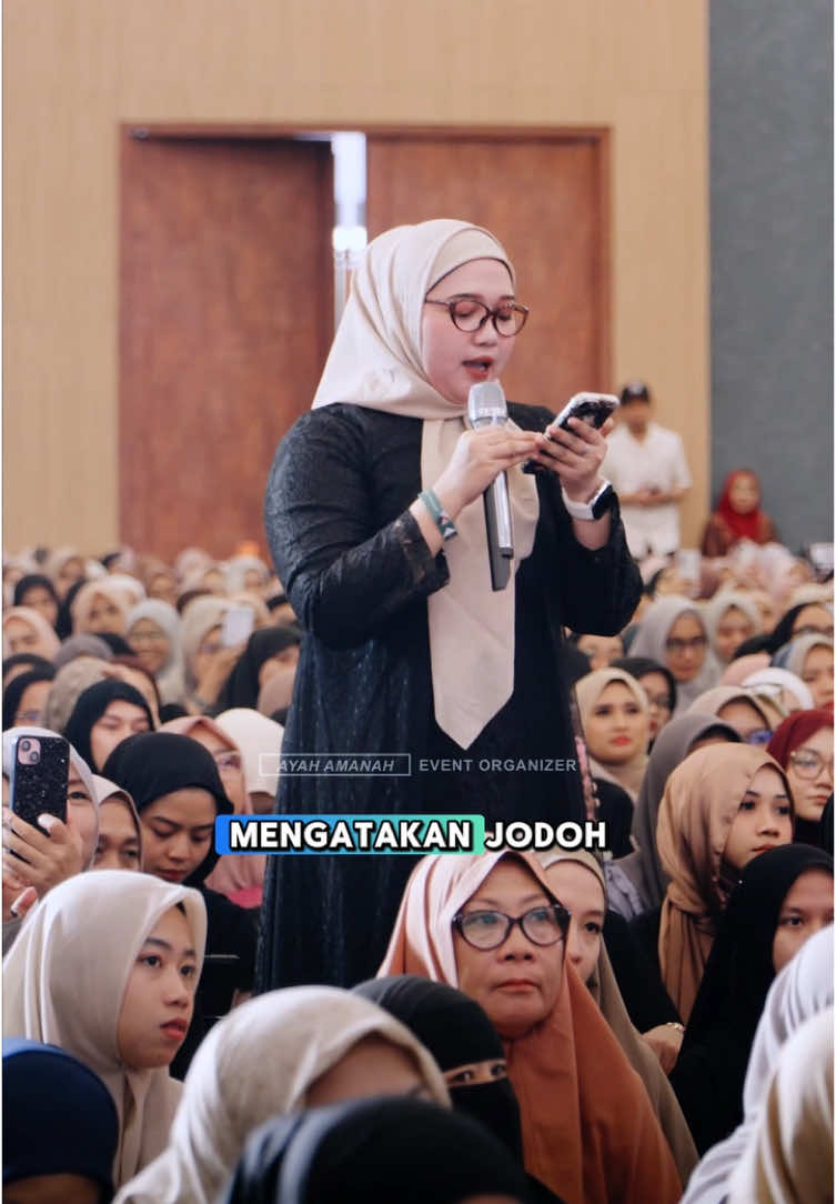 Jodoh & rezeki engga akan ketukar. Ikhtiar itu ibadah, doa pasti dikabulkan—kalau nggak persis, pasti lebih baik. Jadi, tetap tenang & yakin sama ketetapan Allah 🤍✨ 〰️〰️〰️〰️〰️〰️〰️〰️〰️〰️〰️〰️〰️〰️〰️ Jadwal sharing time Ust. @Hanan Attaki insyaallah: 13 April: PADANG 11 Mei: LAMPUNG 17-18 Mei: PALEMBANG 22 Juni: PEKANBARU 14 Juli: BATAM 20 Juli: MEDAN 26-27Juli: MAKASSAR 17 Agustus: SAMARINDA Cara daftarnya di website ➡️ sharingtimeuha.com 😊 #sharingtime #hananattaki #ayahamanah #bogor #karawang #solo #jakarta #jogja #malang #surabaya #semarang #depok #tangerang #bandung #bekasi #purwokerto #cirebon #garut #makassar #padang #palembang #lampung