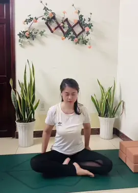 Biết cách ngồi theo định tuyến là ngồi trên 2 ụ xương ngồi, vừa ngồi được lâu hơn vừa bảo vệ sức khoẻ cho bản thân . #yogadinhtuyen#yogahoitho#yoganoitietto#yogangungon#yogacanbang#yogaphuchoi