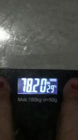 Tak mudah untuk di bb sekarang, ini timbangan yang aku foto saat turun aja, karena apa waktu pas stuck kdang naik juga, gak selalu turun dan muluss m, ada rasa capekk pengen nyerah, tapi tetap smngat harus tetap konsisten biar dapat bb ideal, target ke 60 dulu yukk kalau bisa ke 55 ahhh💪🏻💪🏻 #CapCut #pejuangbbideal #pejuangkurus #pejuangsehat #bodybaru #ramadhan27 