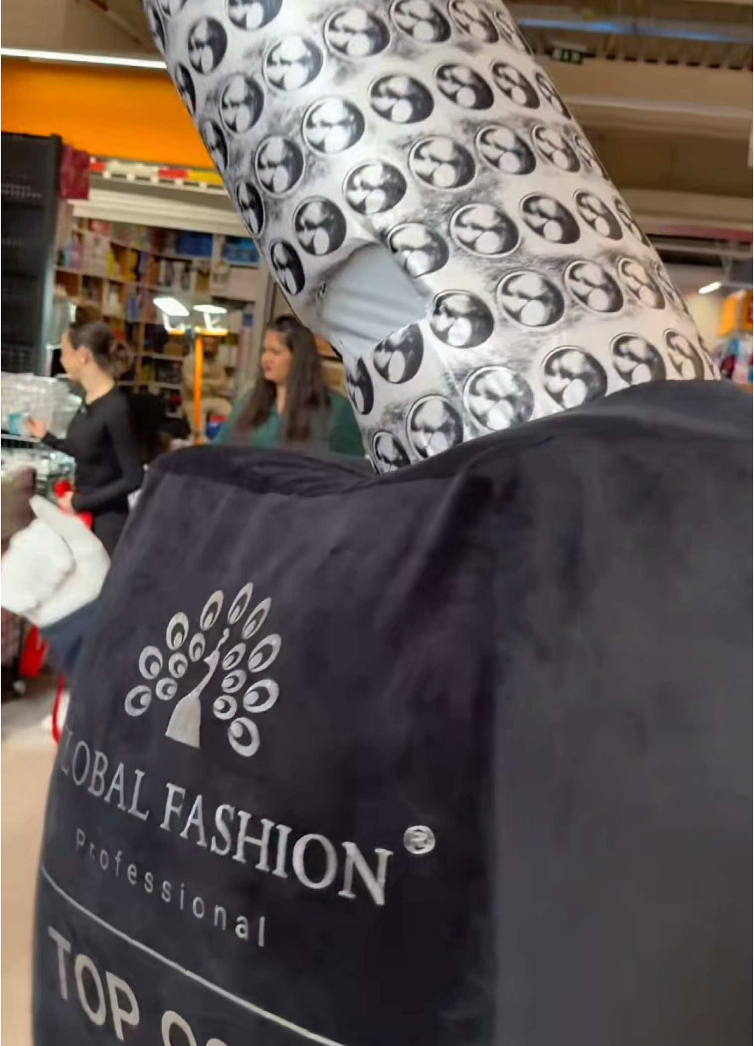 +40 740035931 www.global-fashion.ro ✨ Marea Deschidere Global Fashion în Dragonul Roșu! ✨ 📅 22 Martie 2025 – ziua pe care nu vrei să o ratezi! 🛍️ Acum și la Dragonul Roșu, magazinul Global Fashion te așteaptă cu prețuri ANGRO incredibil de mici și produse de top pentru: 💅 Manichiură & Pedichiură 🧖‍♀️ Epilare & Cosmetologie 💄 Make-up & Parfumuri 💎 Creme & Îngrijire premium 🔹 Cumpără en-gros la prețuri imbatabile sau la bucată – mereu calitate excepțională! 📍 Ne găsești în Dragonul Roșu, Dragonul 8, Stand 305A, România 📍 Sau în Ilfov, Voluntari 86 – Smart Expo Flora #MareaDeschidere #GlobalFashion #Dragonul8 #Stand305A #IlfovVoluntari86 #Beauty #NailArt #Cosmetice #Manichiura #Pedichiura #Parfumuri #MakeUp #ProduseProfesionale