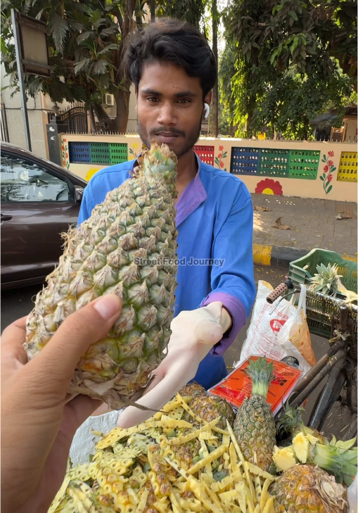 Is This The Correct Way To Cut Pineapple? 🔍 Business name  Pineapple  📍Address Mumbai, India 💵 Price  100 Rupee/$ 0.25 USD #pineapple #fruit #india #mumbai 