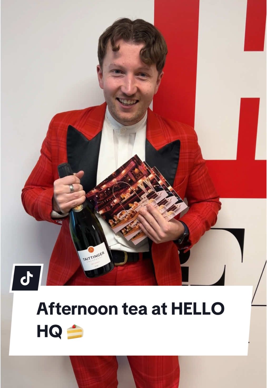 The Theatre Royal Drury Lane Red Coats stopped by HELLO! HQ for a showstopping #afternoontea delivery. Thank you #TheatreRoyalDruryLane 🍰