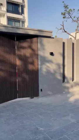 Mẫu gỗ này lên cổng quá đẹp #cuacong #gonhuangoaitroi #ecowood 