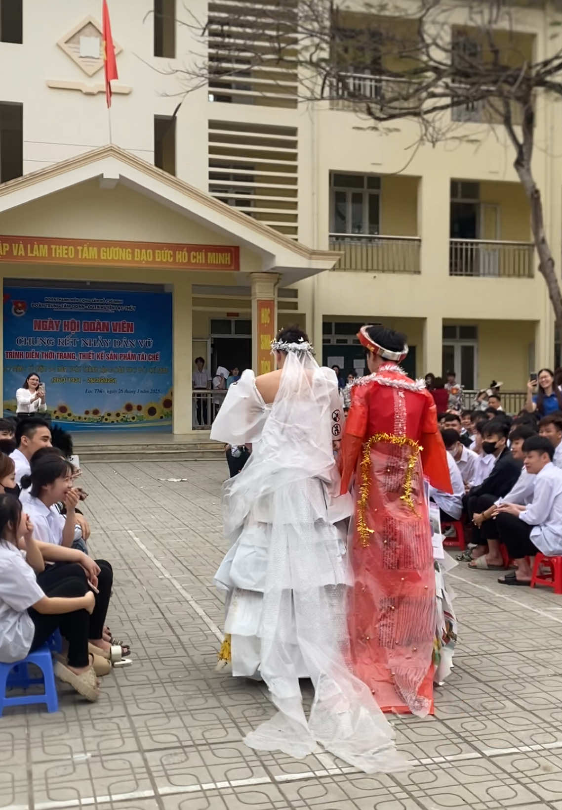 T khi biết điểm thi:))