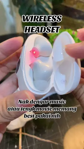 korang yang suka layan movie dalam phone tuh kena pakai wireless headset nih memang best #wirelessearphone  #wirelessheadset 