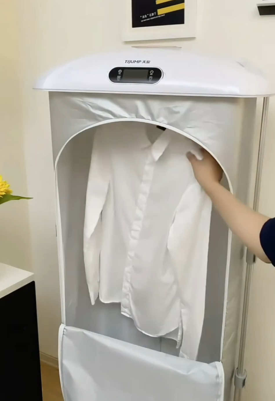 Quick to iron clothes😏#gadgets #coolstuff #coolgadgets #product #shopping #amazonfinds #LearnOnTikTok #tiktokmademebuyit #fyp 