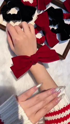 Chiếc băng đô nhung nơ mới này trông thật tuyệt khi kết hợp với tóc đuôi ngựa hoặc búi tóc, và nó thể hiện không khí!! #keptocnotaitho #thietthuc #tienich #giadungphongngu #creatorsearchinsights #jizonguyen 