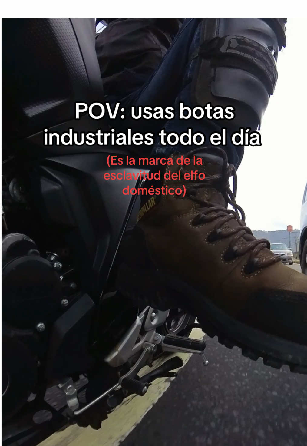 ¿Por qué vistes así Dobby?  #botasindustriales #caterpillar son cómodas para conducir motocicleta 🫣😅 