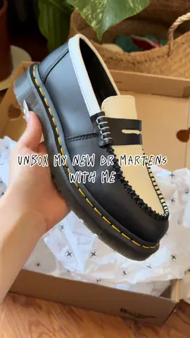 Guilty as charged I couldn’t wait I wore them before filming the video 🤠🐼 #drmartensofficial #drmartens #drmartensstyle #drmartensoutfits #loafersshoes #loafers #loafersoutfit #loaferstyle #penton #mocassins #mocassin 