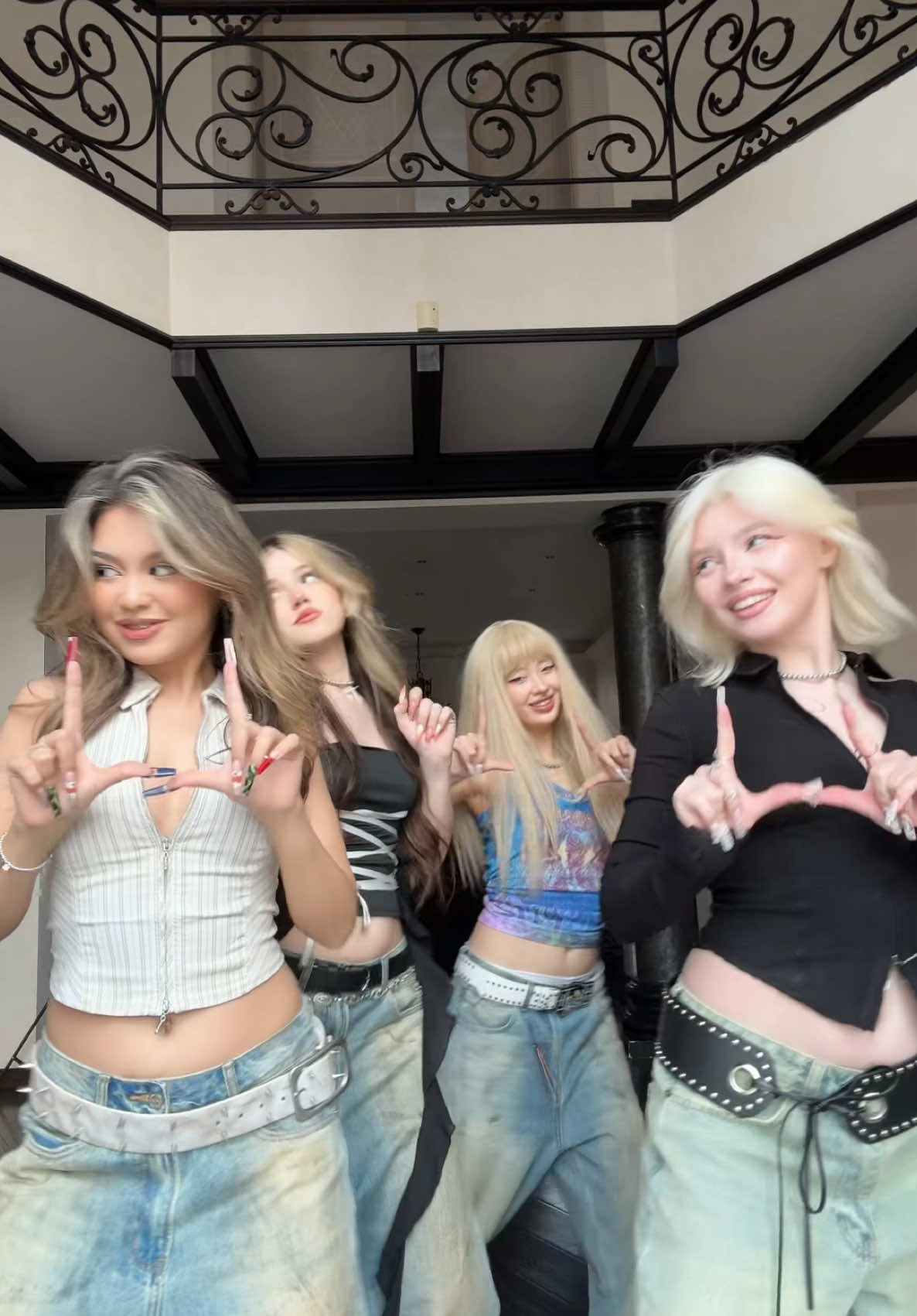 добём 10К в нашем общем tgk: HYPE HOUSE? 🖤