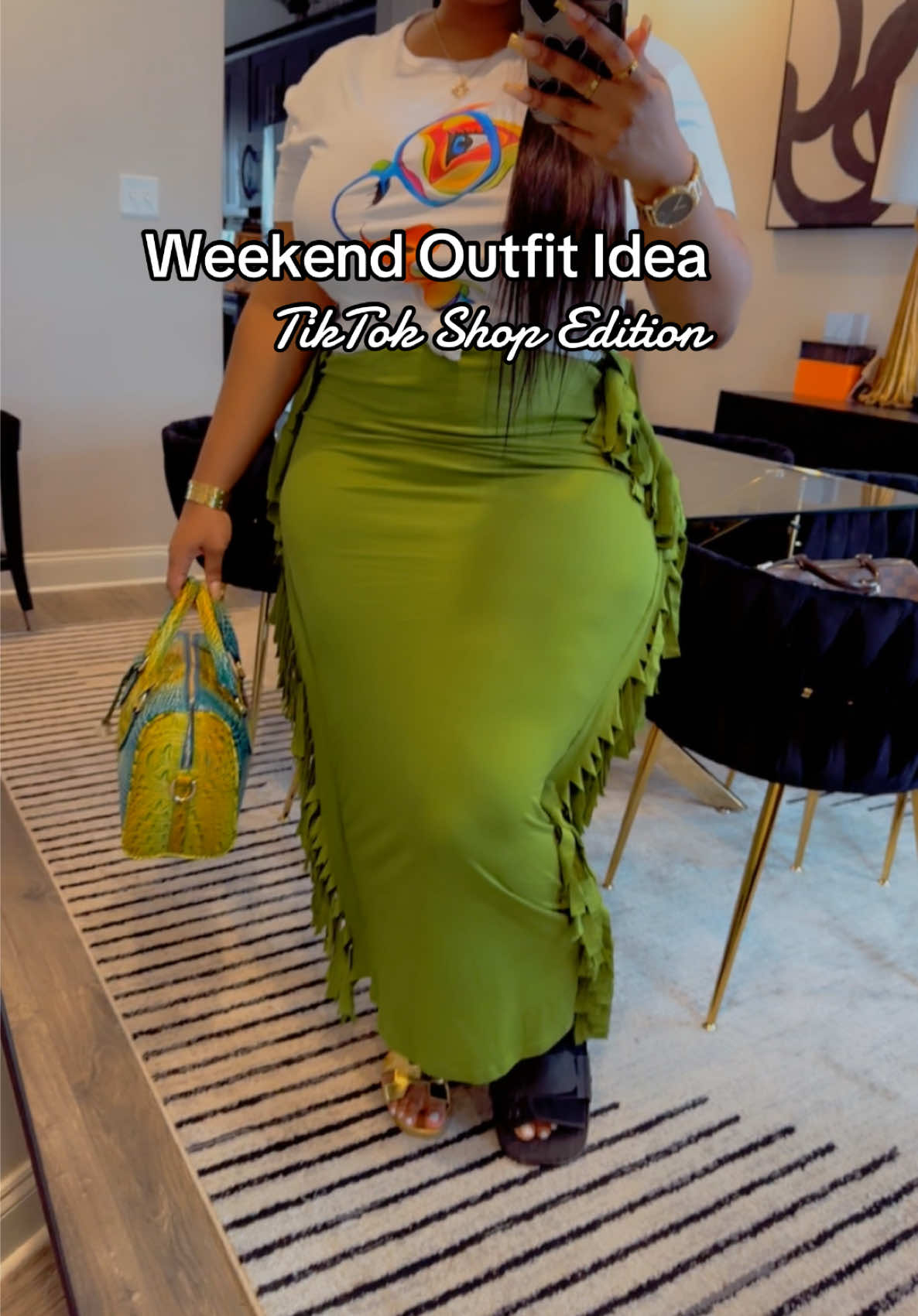 This look 10/10 fly& comfy🤩 #skirt #graphictees #outfitideas #fypシ゚viral 