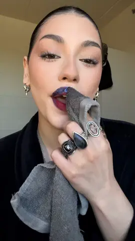 Grwm for class<3 Products: @NARS Cosmetics light reflecting foundation - Yukon @Anastasia Beverly Hills contour stick - mink @Juvia’s Place - duo bronzer @maccosmetics blush - blush baby @Neutrogena radiant cream concealer - ivory light 01 @ColourPop Cosmetics translucent powder  @Maybelline NY full n soft waterproof mascara  @rimmellondonus scandal eyes liner  @Wonderskin Beauty lip stain - whimsical  @Morphe Cosmetics lip pencil - makeup talk @KISSIO lip plumper #makeup #makeuptutorial #grwm #grwmroutine #lipcombo #lipcombotutorial #lipliner #makeupfavorites #glowyskin #healthyskin #summermakeup #90s #collegemakeup #springbreak #lipstain #maccosmetics 