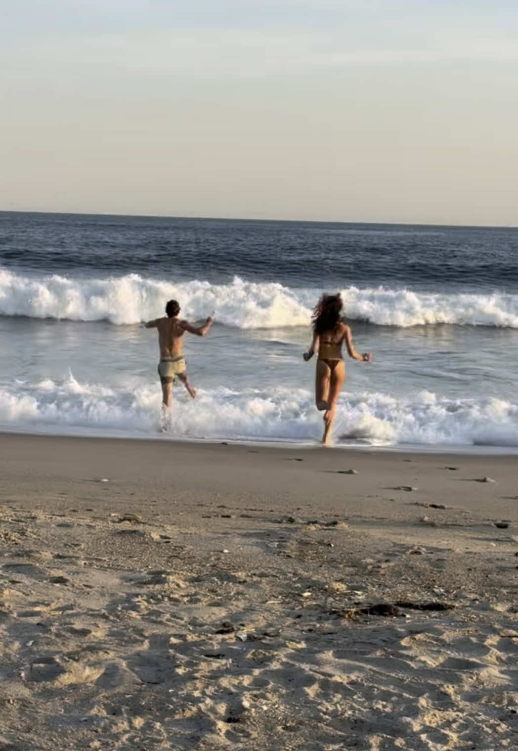 lil cold plunge #ny #rockawaybeach #coldplunge #beachbaby 