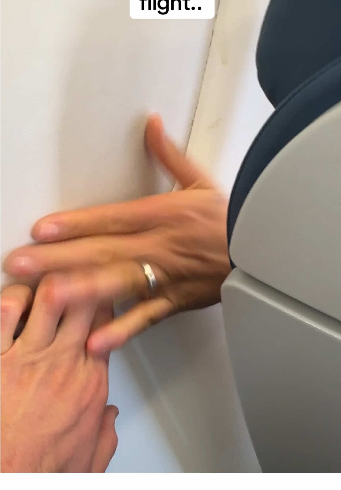 Who was right? 🤔 #funny #comedy #viral #travel #airplane #flight 