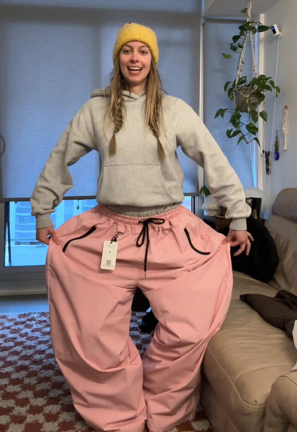 Shoutout @to.all.the.enemies for shipping to Canada I can’t WAIT to wear these 😍 #OOTD #snowpants #baggysnowpants #snowboarding 