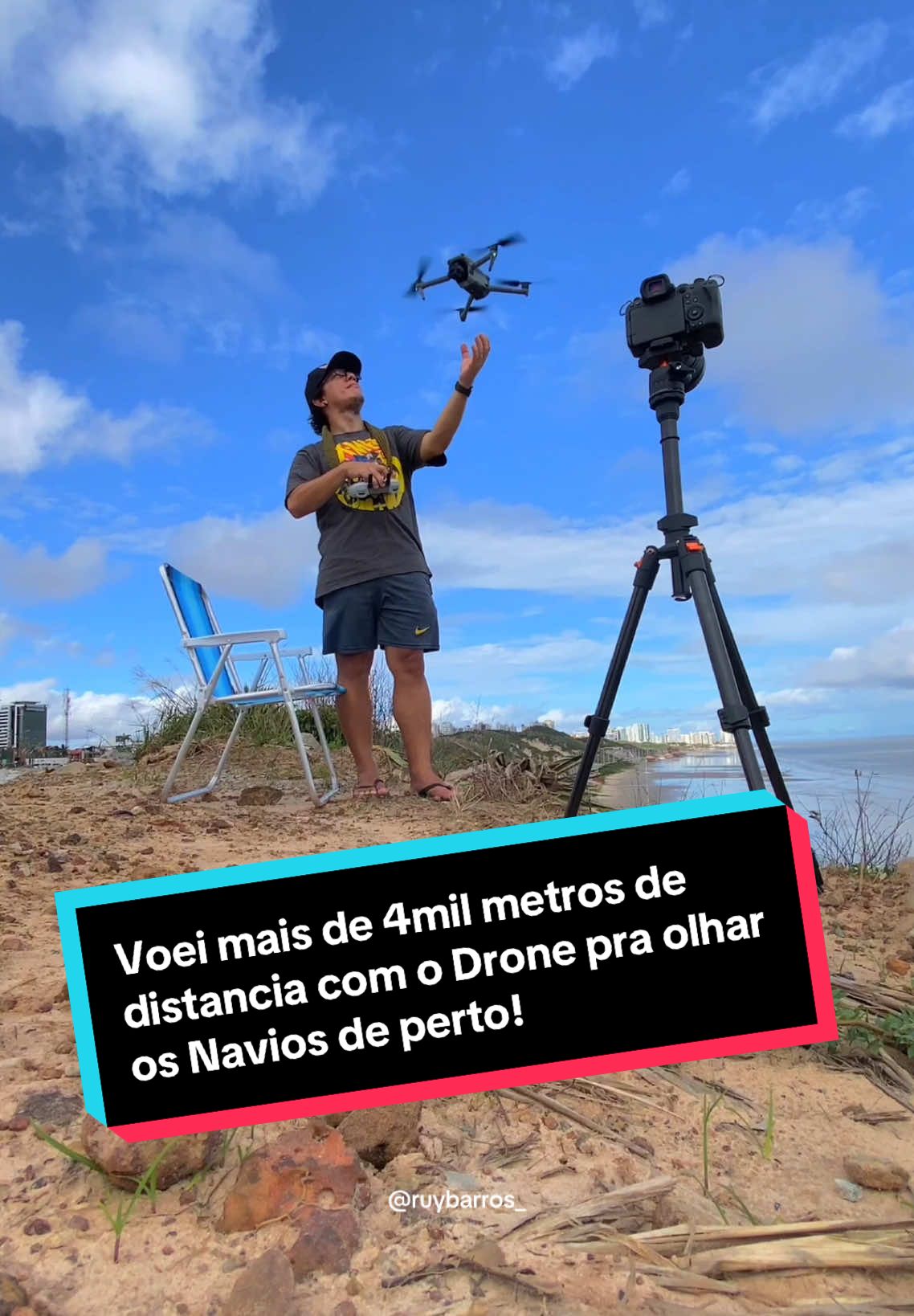 Tem uns 3 dias que olho um Navio visivelmente próximo da Costa da nossa Ilha e decidi voar  até próximo dele para ver melhor. 🚢🛸 Assistam até o final e se surpreendam! ⚠️ Crianças não façam isso em casa! 😅 #saoluis #maranhao #fyp #foryoupage #navio #drone #praia #navegacao #fy