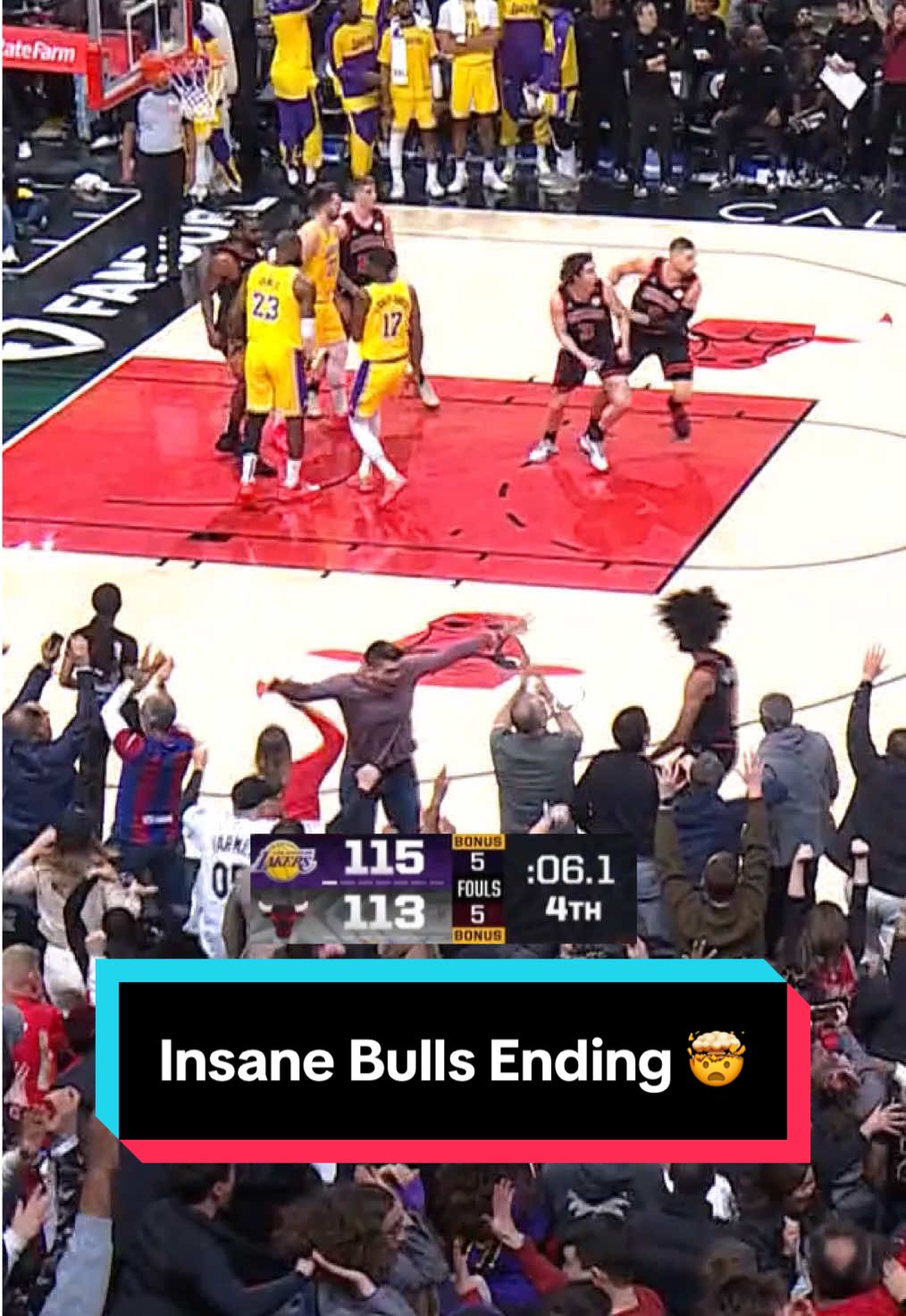 Absolutely insane game ending for the @Chicago Bulls #NBA #Basketball #ChicagoBulls #Bulls #JoshGiddey #GameWinner