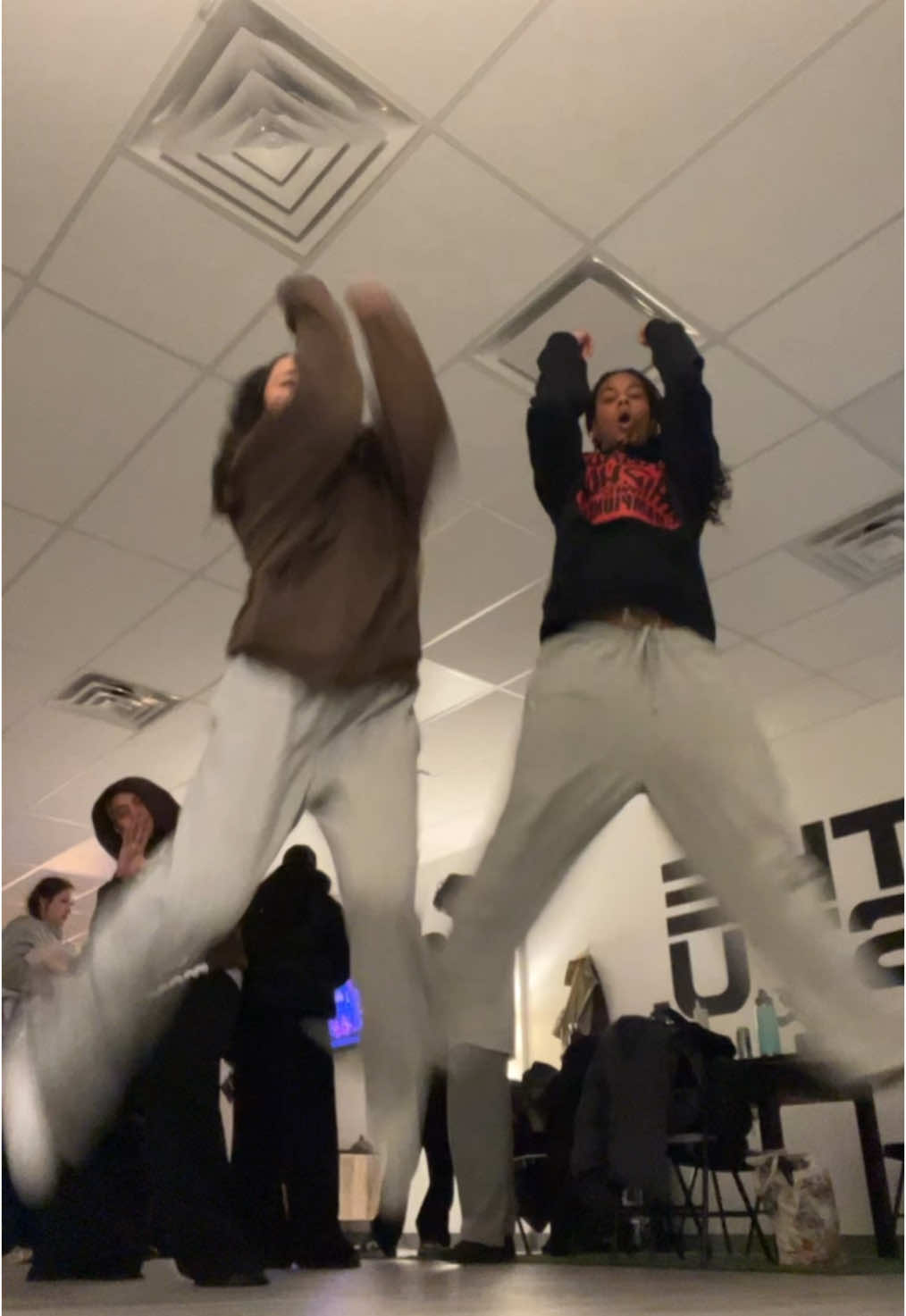 cut it ✂️ (dc: @OL ) #dance #fyp #foryou #duo #blueivy #icespice #gang #cutit @alexisdyksley 