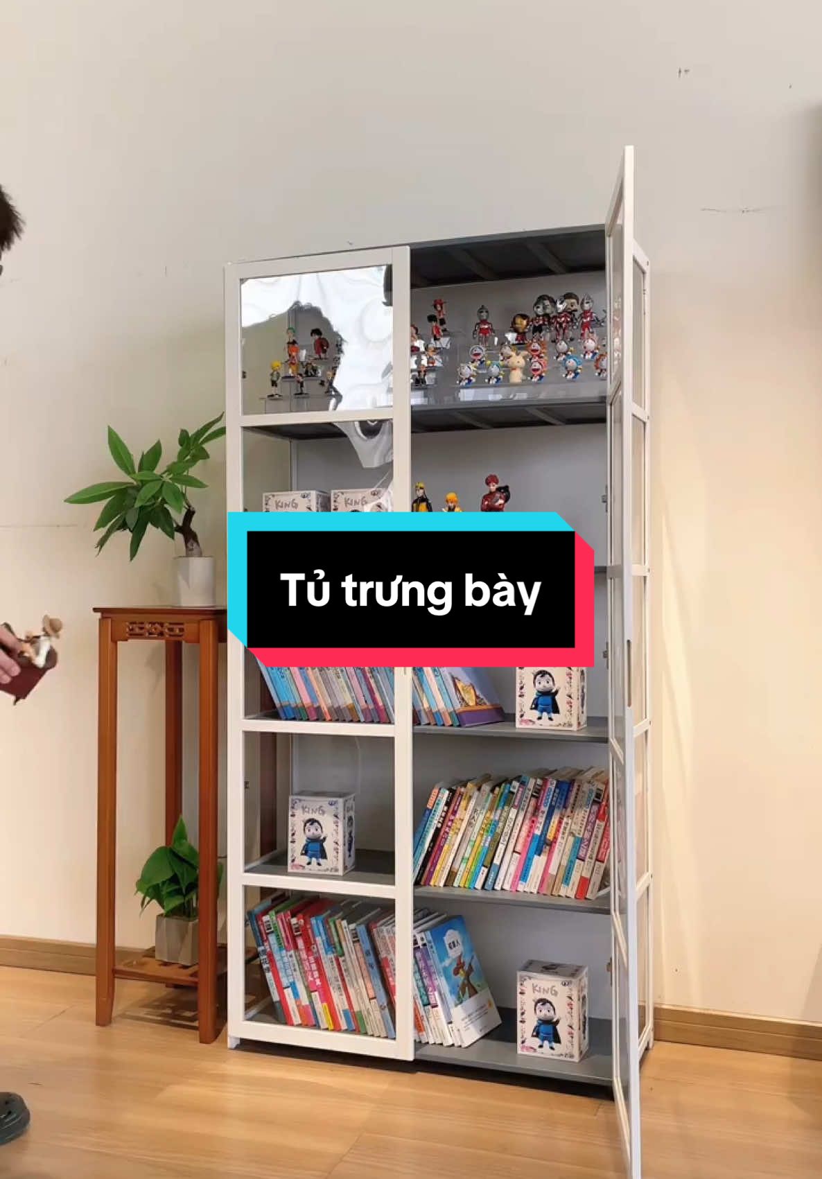 Tủ trưng mô hình xịn xò #fyp #xh #xuhuong #decor #tủ #tutrungbay #ketrungbay #mohinh #gaubong #sach 