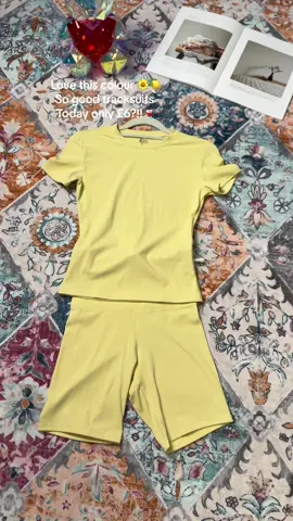 Good quality and good-looking🎧🍋 #sportwear #tracksuit #twopieceset #bikershorts  #gymwear #OOTD #sportlover #dailywear #girlythings #stretch #spotlight #springsale #tiktokmademebuyit #dealdrops #fyp #spotlightfinds 