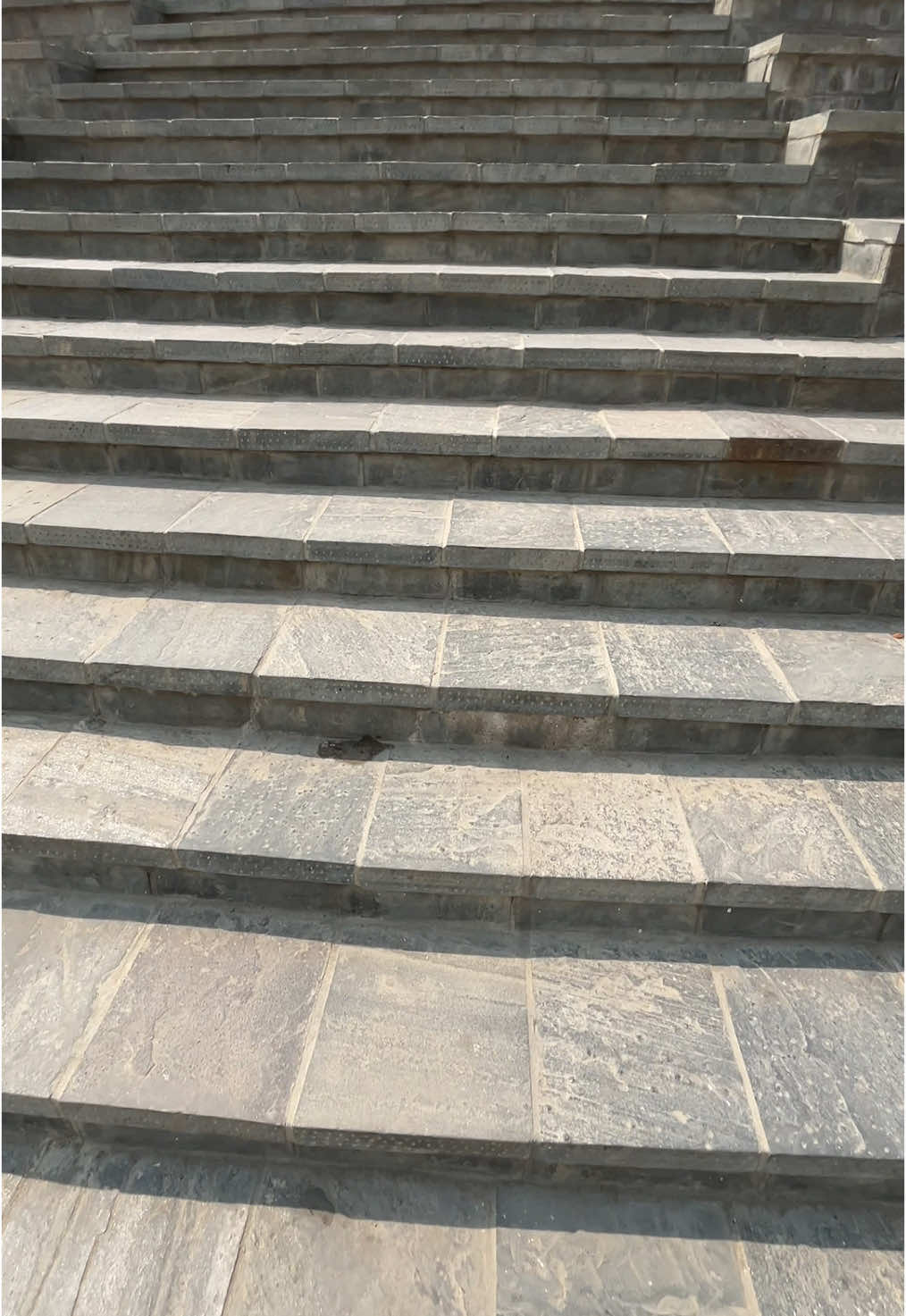 Lets visit Dharahara guys .Now u can walk in into dharahara for Rs. 200 .except closed on wednesday .🫡🫡🙏🙏😎😎🤘🤘😊😊#chitawan_muser #trending #foryou #fyp #goviral #foryoupage #fypシ゚ #dharahara 