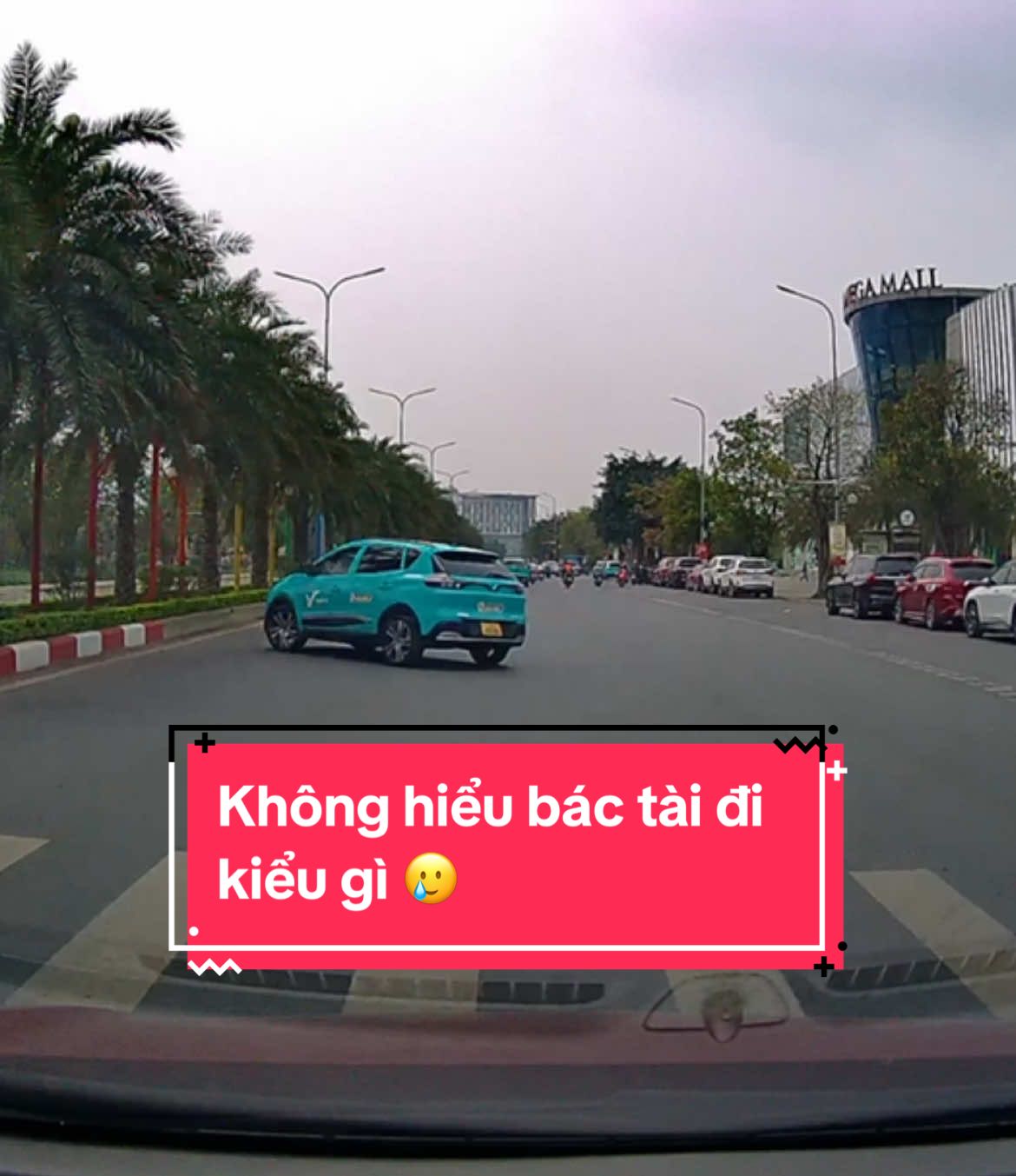 Trên đường đi làm về, nguy hiểm quá 🥲