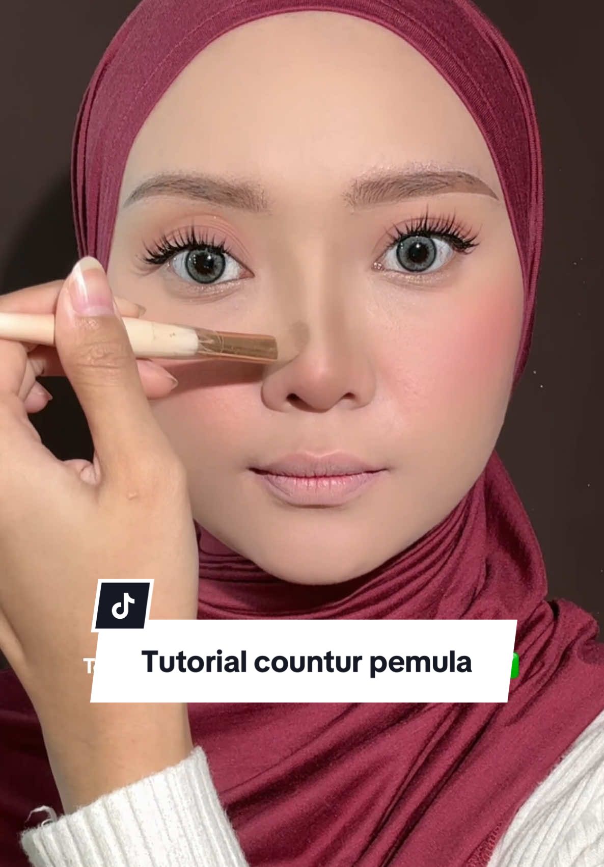 Coba praktekin deh auto mancung kalo pake 3in1 pallete ini, praktis juga bisa dipake buat 1 muka 😍🫶🏻#countur #makeup #counturtutorial #palette #focallure #eyeshadowpalette 