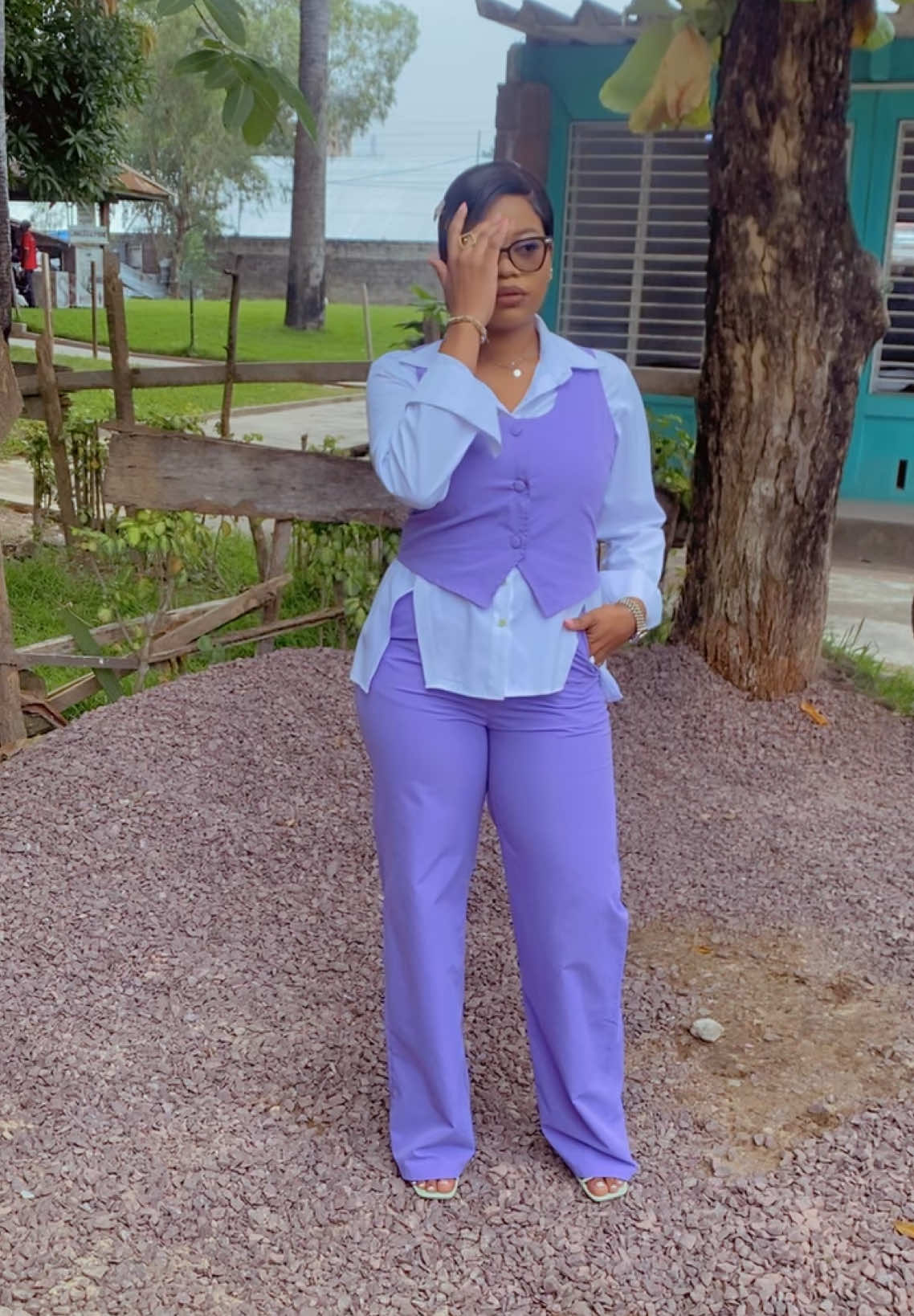 #outfit #outfitideas #outfitoftheday #purple #jury #academiedesbeauxartskinshasa #architecture 