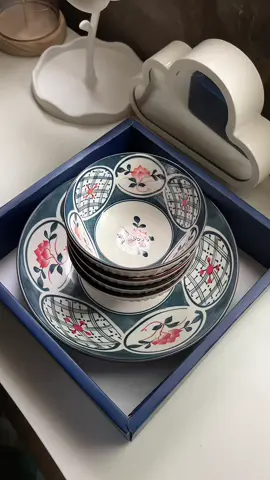 perfect to pang gift🥰 #plates #bowlset #luxuryplate #ceramicdinnerset #dinnerware #ceramicbowl #birthdaygift #weddinggift #giftideas #fyp 