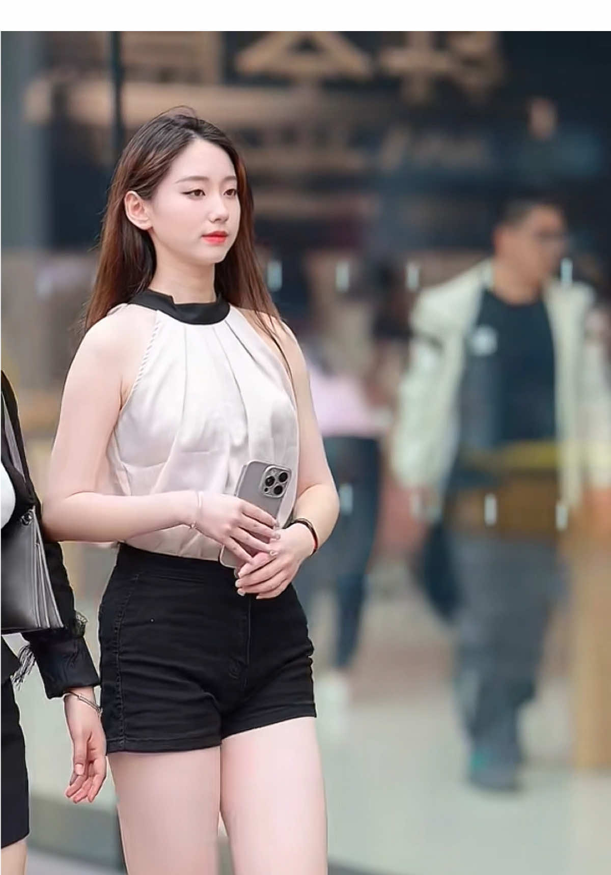 #girls #beautiful #prettygirls #fashion #style #walk #fyp #foryou #trending 