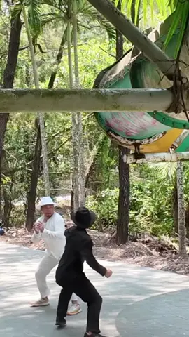 Lại tiếp diễn câu chuyện Bạch Công Tử và Hắc Công Tử, vẫn còn tiếp #loitrankarate #xuhuongtiktok #thinhhanh #viralvideo #