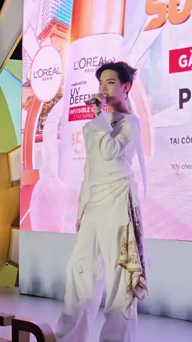 Hỏng Có Ưa - Pháp Kiều cùng không khí rộn ràng tại sự kiện Meet & Greet L'Oréal Paris Amazing Sunrace tại Metro Bến Thành 🥳 #LOrealParis #lorealparis_vn #Chongnangvachdo #AmazingSunrace #PhapKieu 