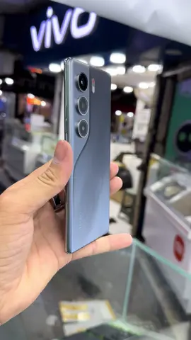 Tecno Camon40pro Black.  #tecnocamon40pro #flashsnap #camon40pro #shafqattanoli007 #shafqatreviews #foryou #welovetosmile 